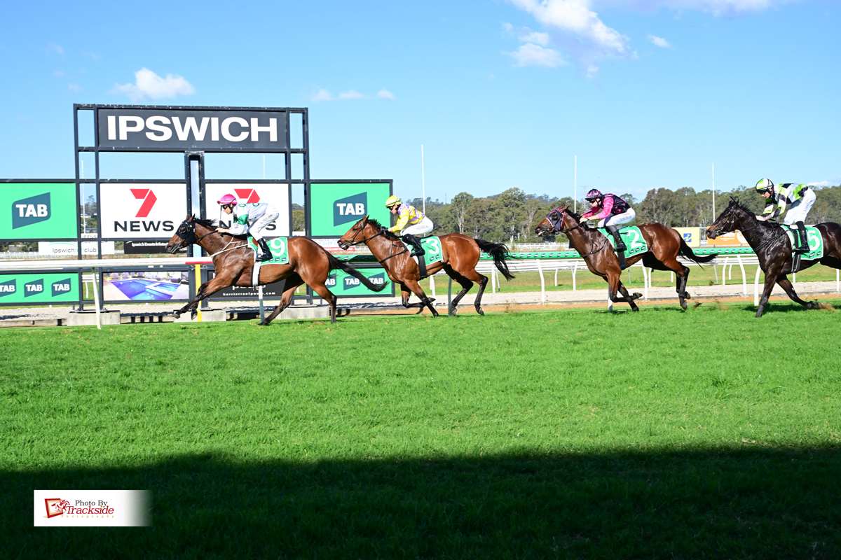 Snitzstream breaks through with dominant Ipswich maiden win